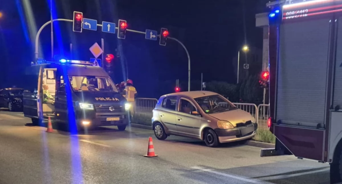 Zderzenie dwóch samochodów w Nowym Targu - jedna osoba trafiła do szpitala