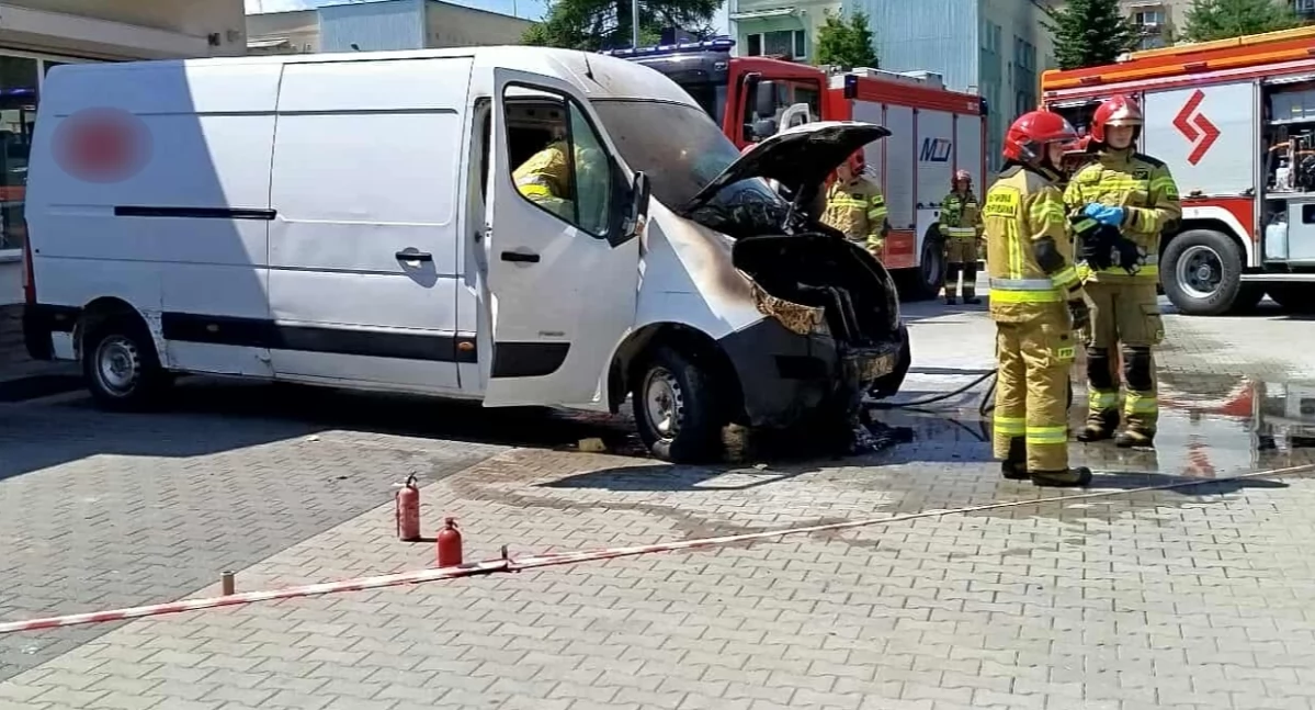Pożar samochodu dostawczego na ul. Sikorskiego w Nowym Targu