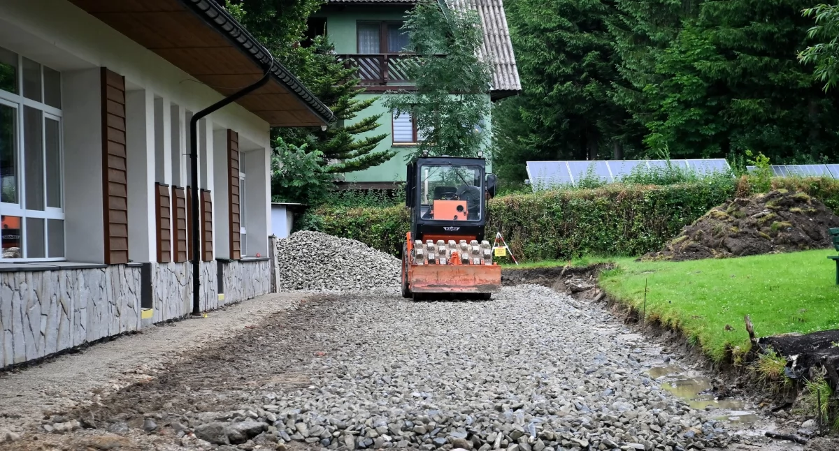 Trwa przebudowa otoczenia Szkoły Podstawowej nr 4 w Zakopanem