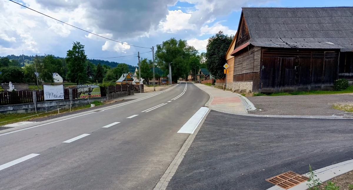 Kończy się rozbudowa drogi powiatowej nr 1654K w Cichem – zaawansowanie prac przekroczyło 95 procent