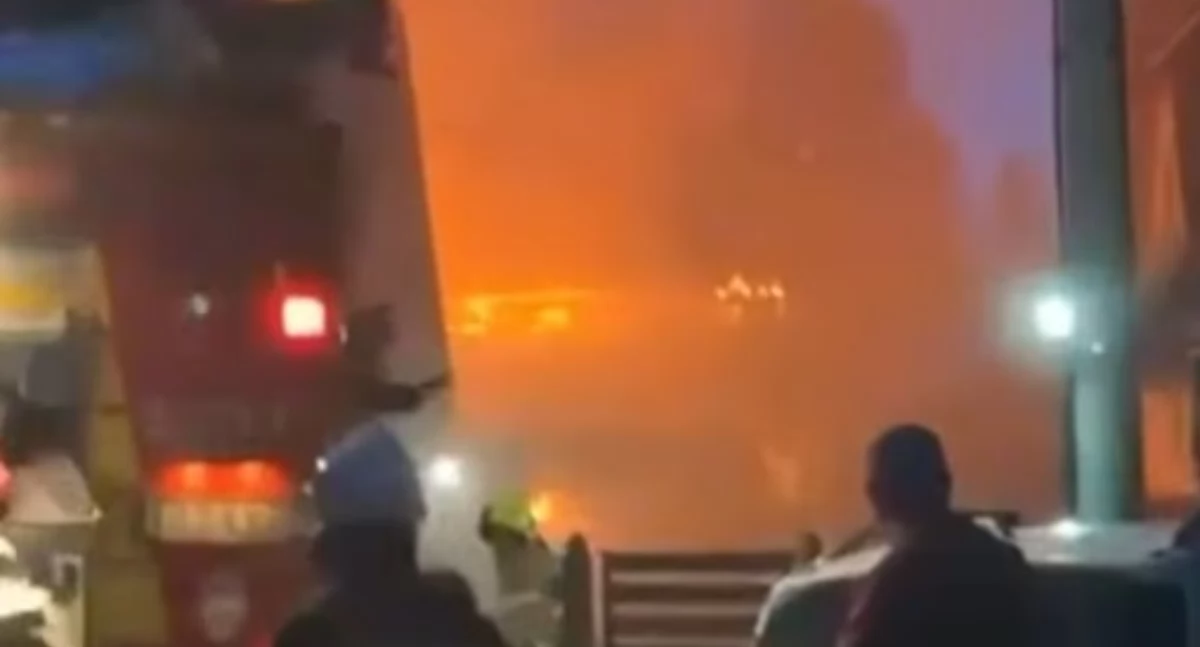 Pożar budynków w Czarnej Górze - trwa akcja gaśnicza