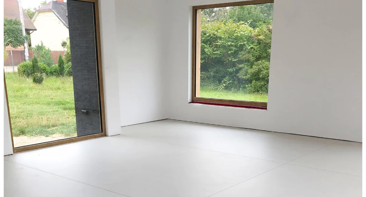 Mikrocement w nowoczesnych wnętrzach – estetyka i trwałość od firmy Conbar
