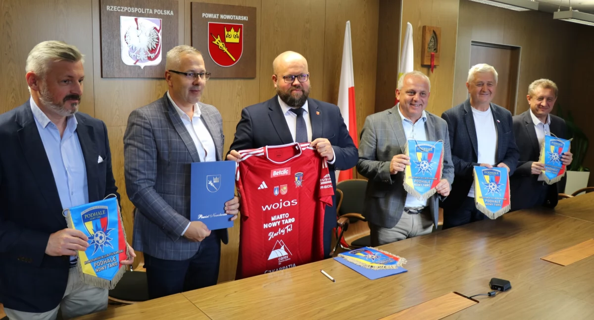 Powiat Nowotarski wspiera finansowo klub NKP Podhale Nowy Targ