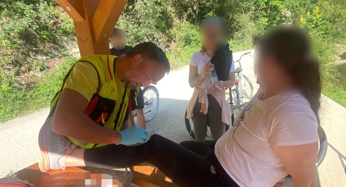 Rowerzystka ranna na ścieżce wzdłuż Przełomu Dunajca - pomocy udzielili ratownicy Horskiej Záchrannej Služby