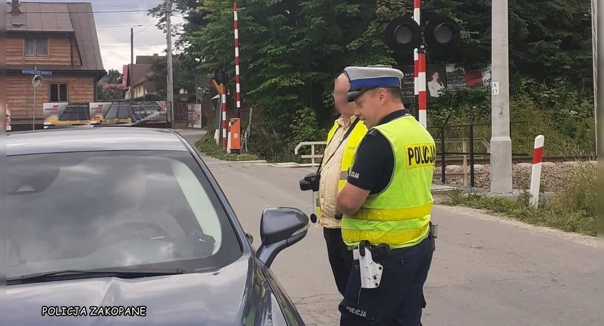 Kierowca wyłamał rogatki, został ukarany mandatem