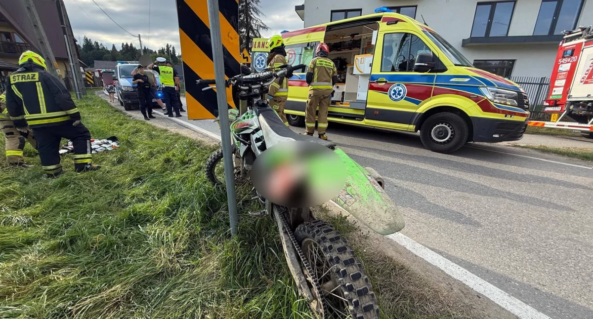 Motocyklista uderzył w słup na ul. Jana Pawła II w Białym Dunajcu
