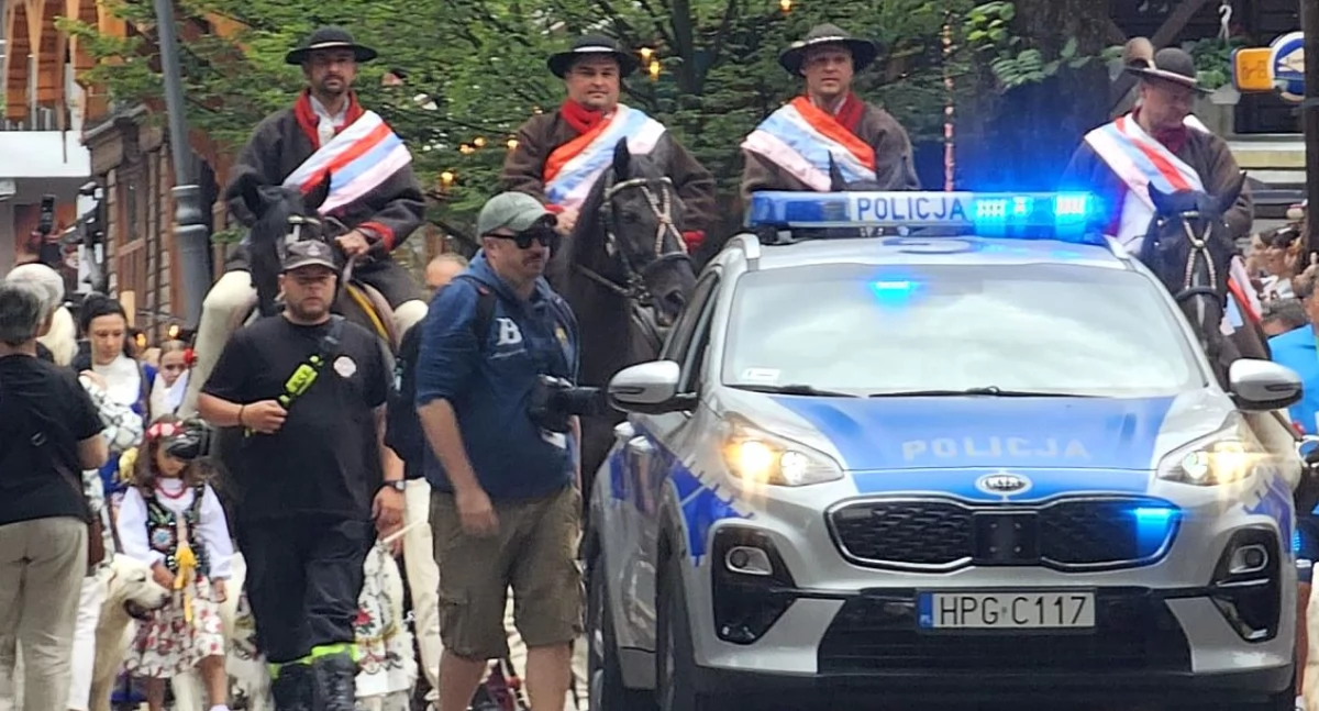 Tłumy turystów w Zakopanem i na szlakach - tatrzańska policja podsumowała weekend