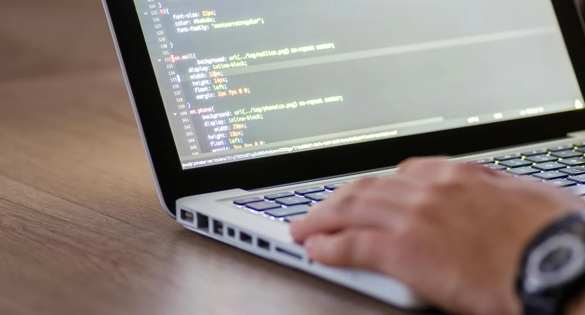 Jak zacząć programowanie sterowników PLC od zera