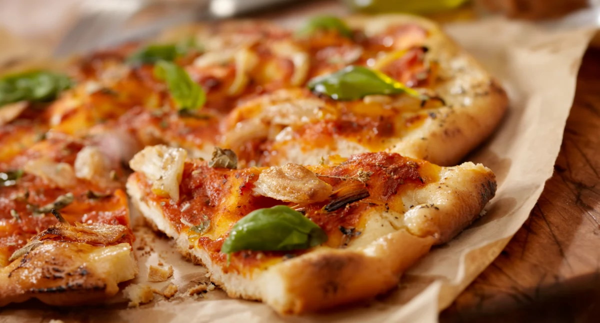 Jak wybrać idealną pizzę dla grupy znajomych?