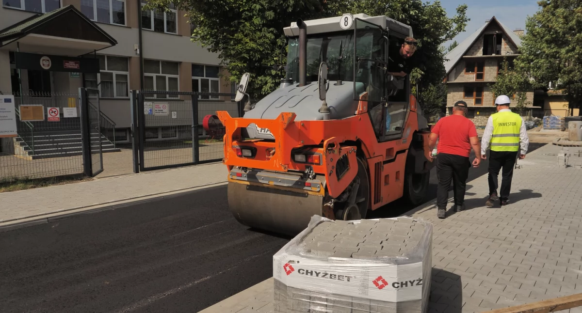 Nowy rok szkolny w Szkole Podstawowej nr 4 z odnowionym otoczeniem