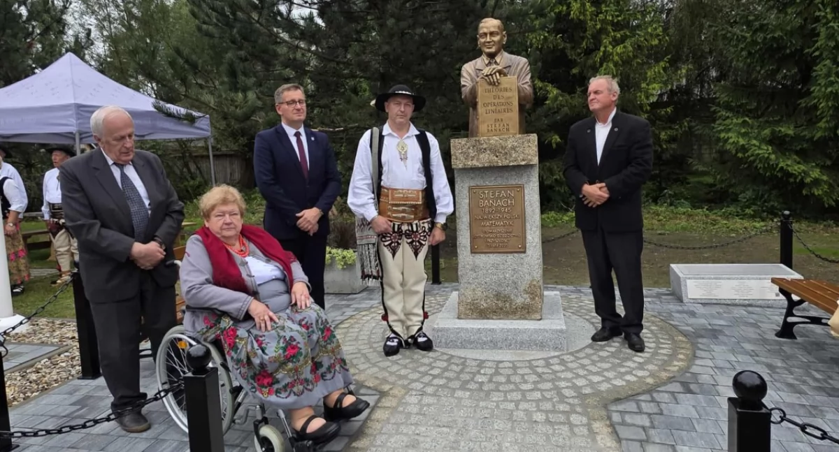 W Ostrowsku odsłonięto pomnik wybitnego matematyka Stefana Banacha
