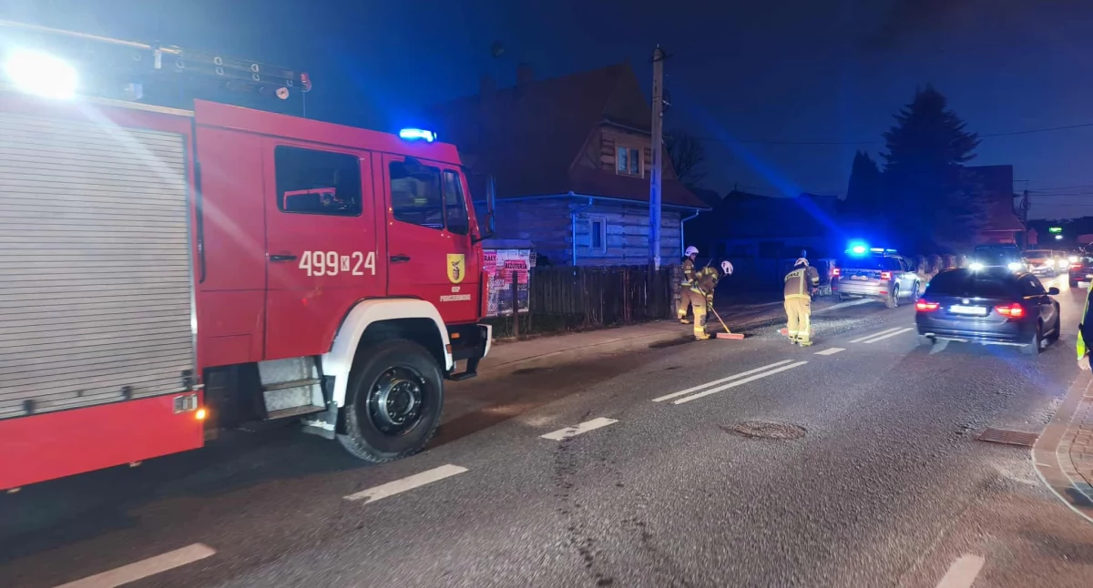 Zderzenie samochodów przy kościele w Podczerwonem - są poszkodowani