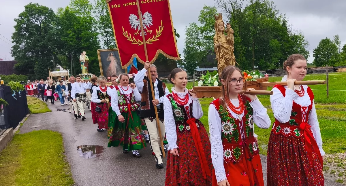 Tradycyjna procesja Bożego Ciała w Podczerwonem