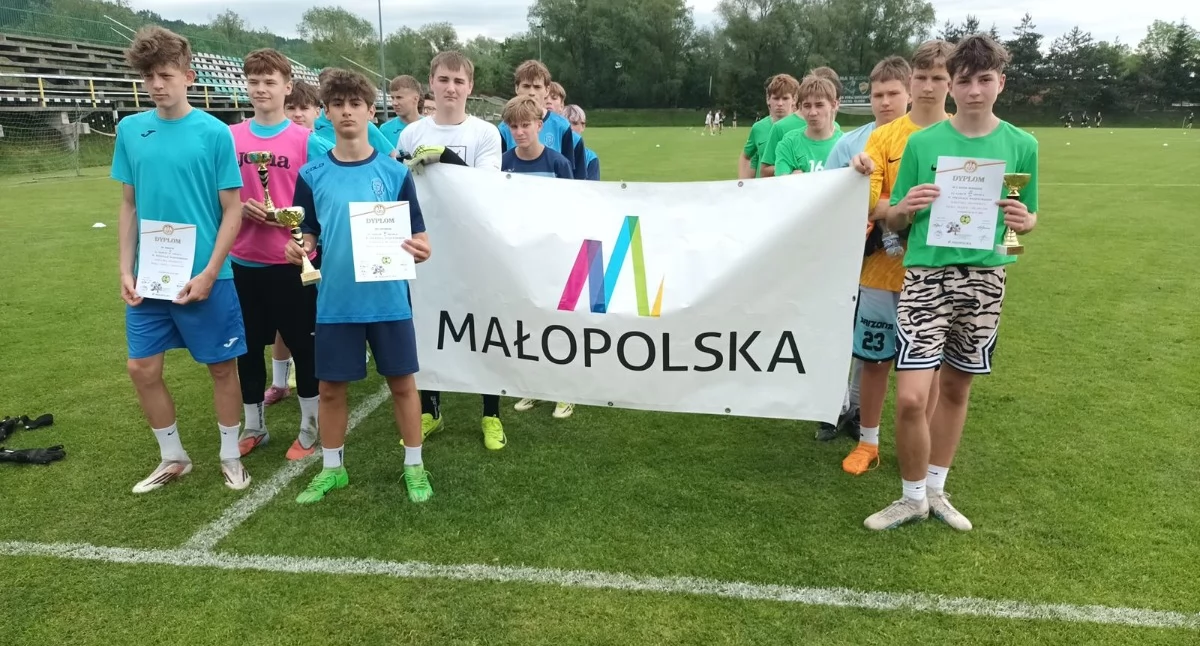 Frydman na podium półfinału wojewódzkiego. Emocje na stadionie w Waksmundzie
