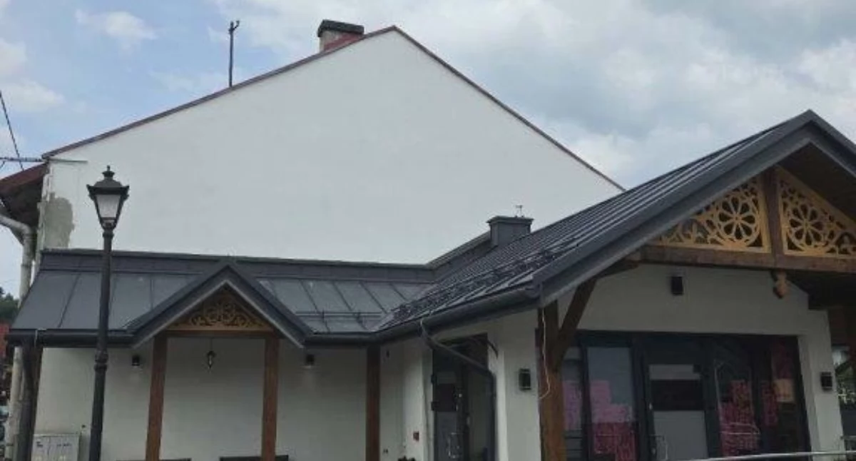 Stuletni budynek PTTK w Krościenku nad Dunajcem pięknieje w oczach, a jego mury szepczą historię…..