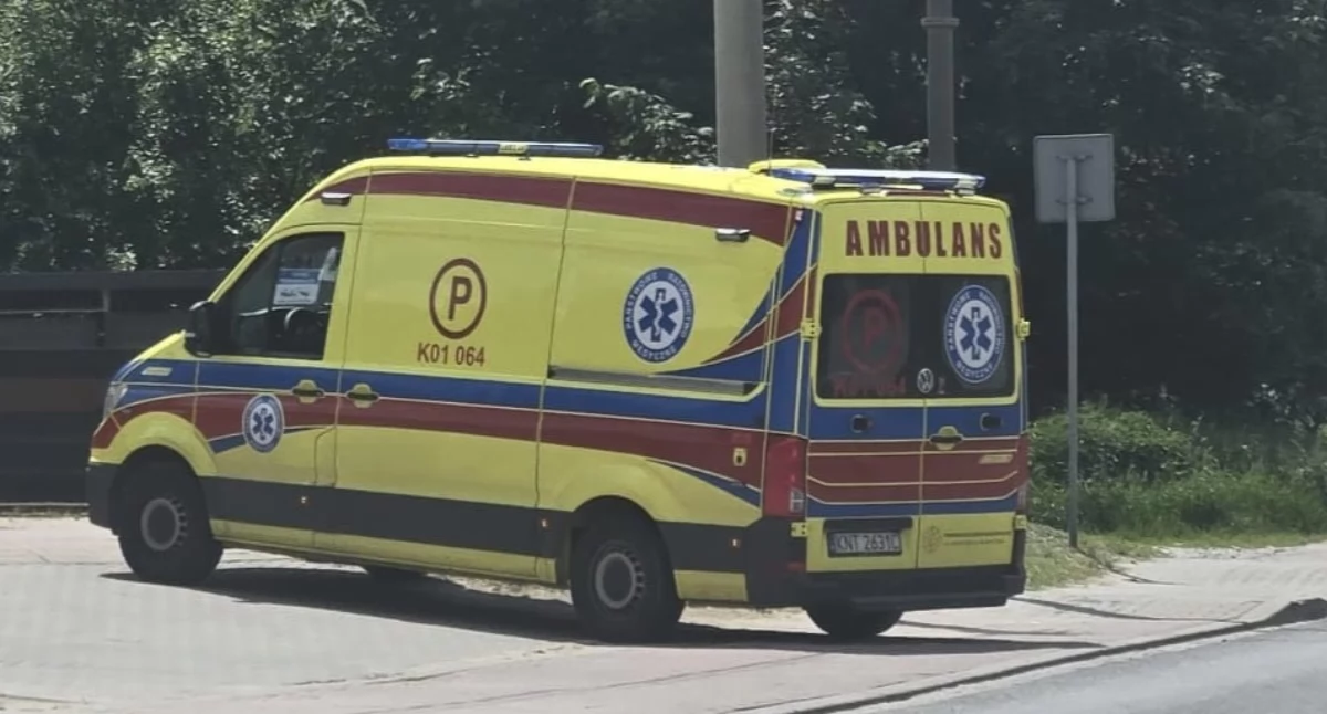 Niespodziewany upadek na przejściu w Nowym Targu. 59-latek trafił do szpitala