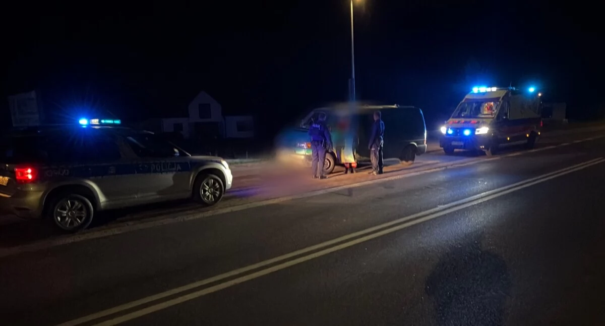 Czujność policjantów uratowała 54-latka. Znaleźli nieprzytomnego mężczyznę  w aucie