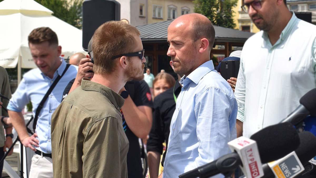 Zaatakował Borysa Budkę - awantura na konferencji PO w Nowym Targu (zdjęcia)