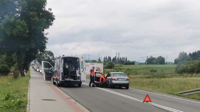 Chwila nieuwagi i wypadek gotowy - kierująca audi zabrana do szpitala