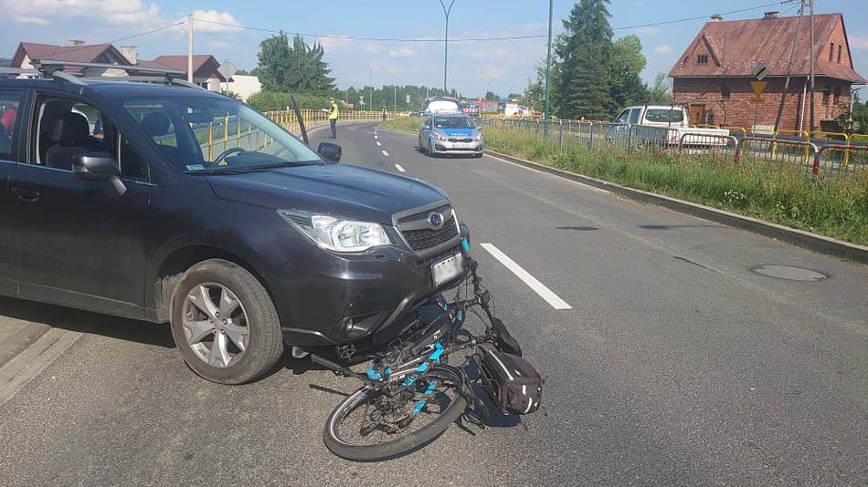 Groźne potrącenie rowerzystki przy starostwie (zdjęcia)