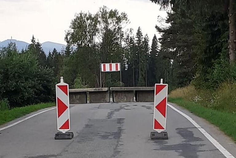 Na granicy ze Słowacją pojawiły się betonowe zapory