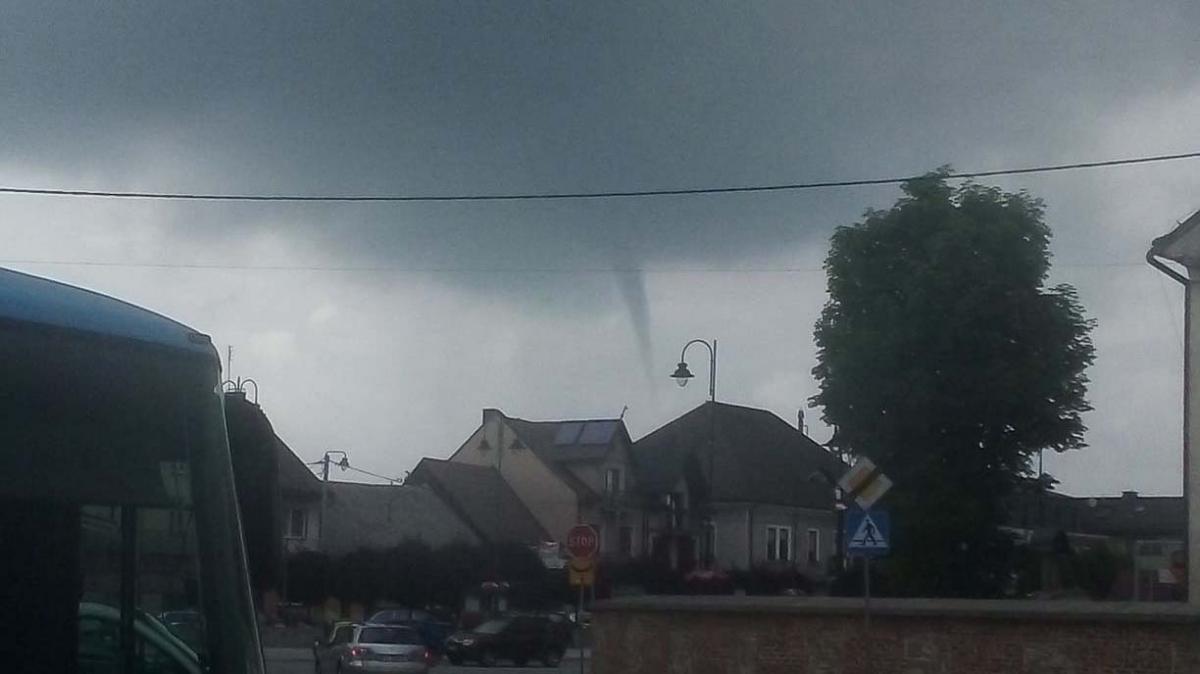 Trąba powietrzna nad Czarnym Dunajcem (zdjęcia)
