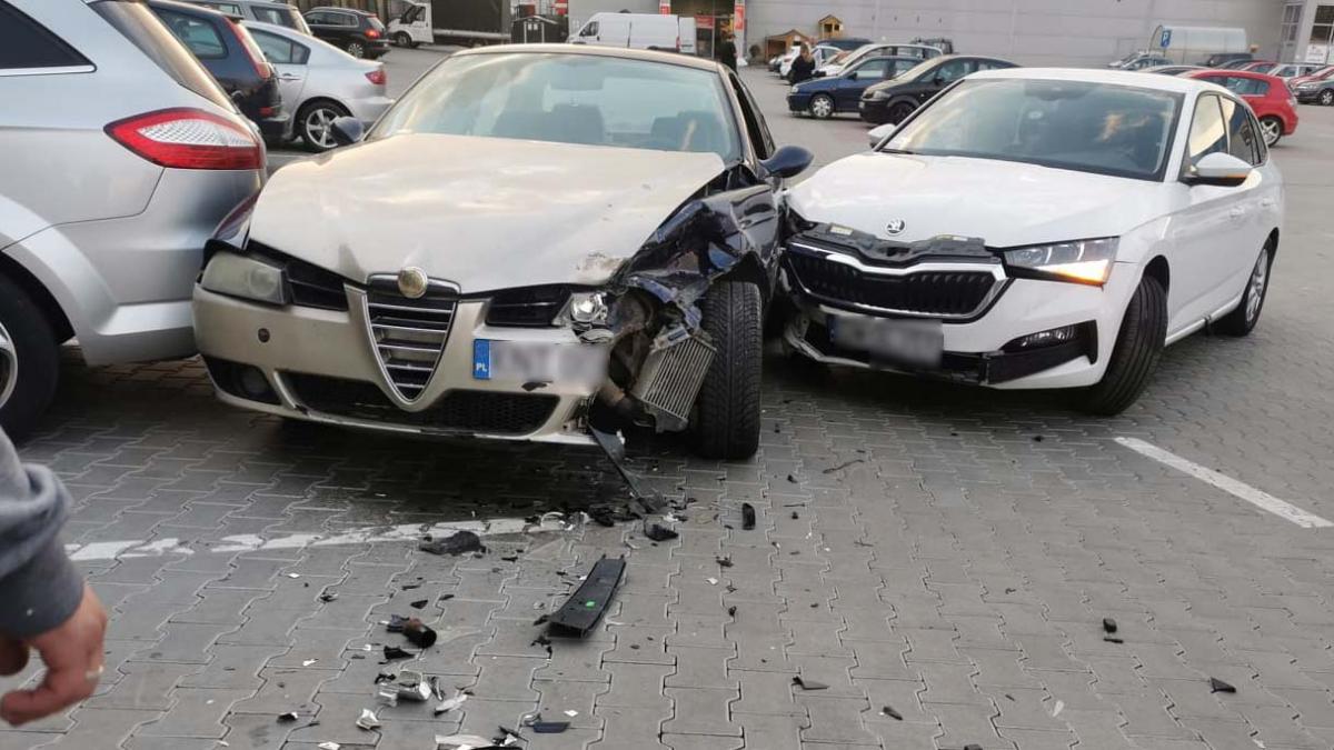 Jak do tego doszło? - stłuczka na parkingu