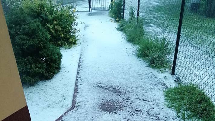 Kolejne popołudnie i wieczór z gradobiciem, burzami i ulewami (zdjęcia)