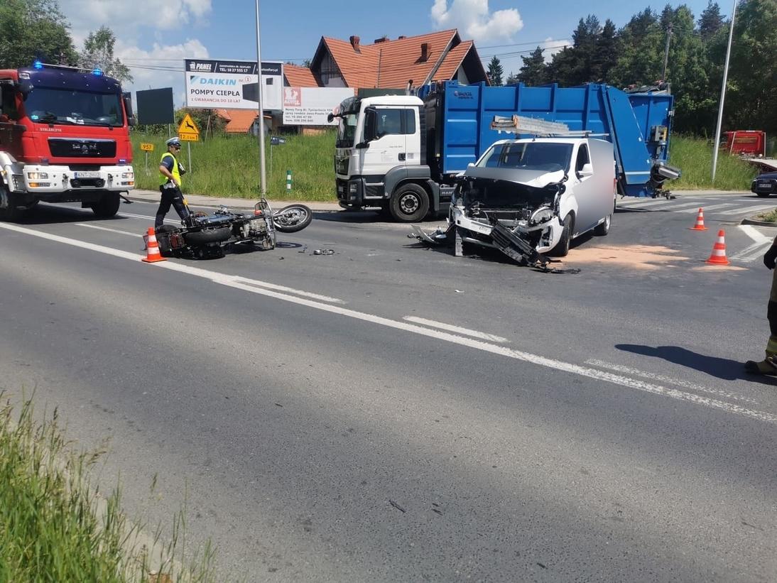 Zderzenie samochodu z motocyklem (zdjęcia)