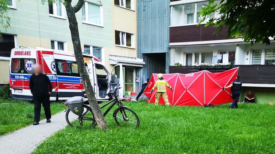 Groźny pożar w bloku w Nowym Targu (zdjęcia)