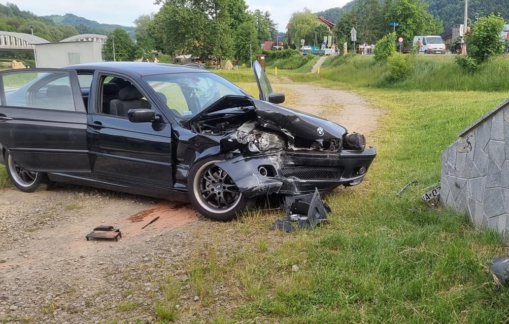 BMW rozbiło się o mur (zdjecia)