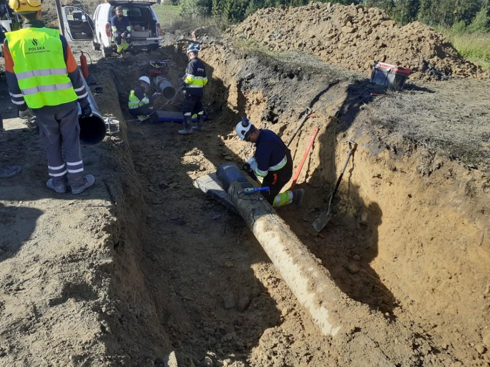 Zakończyło się spawanie uszkodzonego rurociągu gazowego w Rdzawce (zdjęcia)