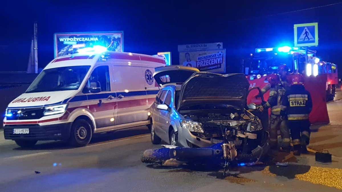 Motocyklista ucierpiał podczas zderzenia z osobówką
