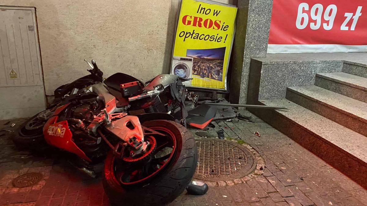 Motocyklista z obrażeniami (zdjęcia)