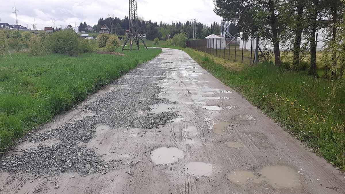 Mieszkańcy Zaskala żądają od wójta naprawy drogi