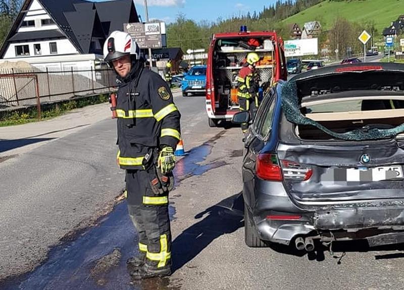 Zderzenie busa z samochodem osobowym (zdjęcia)