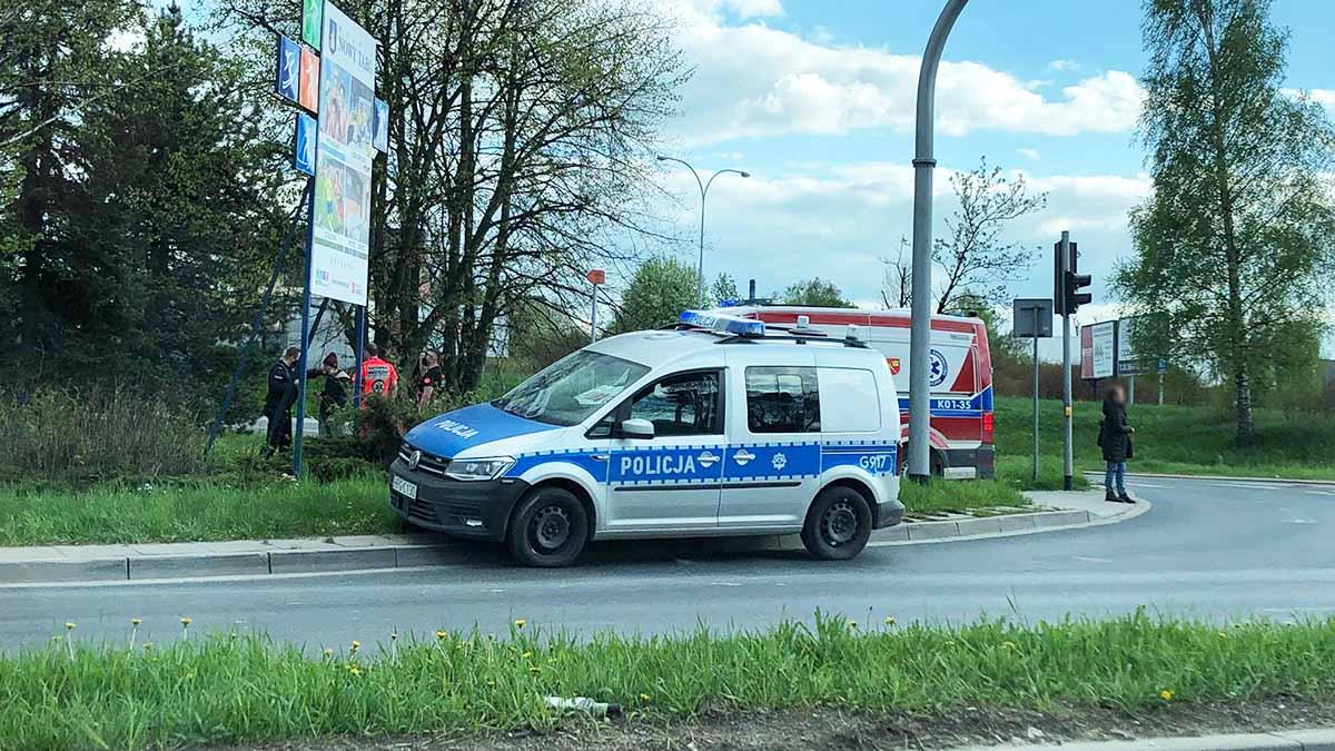 Nowy Targ. Leżał pijany - zajęli się nim ratownicy medyczni i policjanci