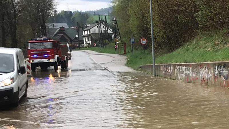 Powódź na drodze (zdjęcia)