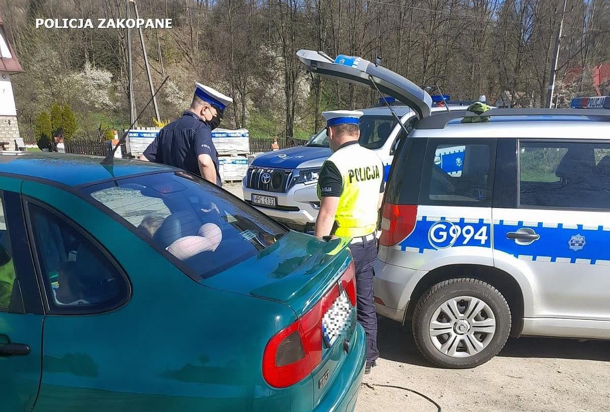 Policjanci eliminują pojazdy zanieczyszczające środowisko (zdjęcia)