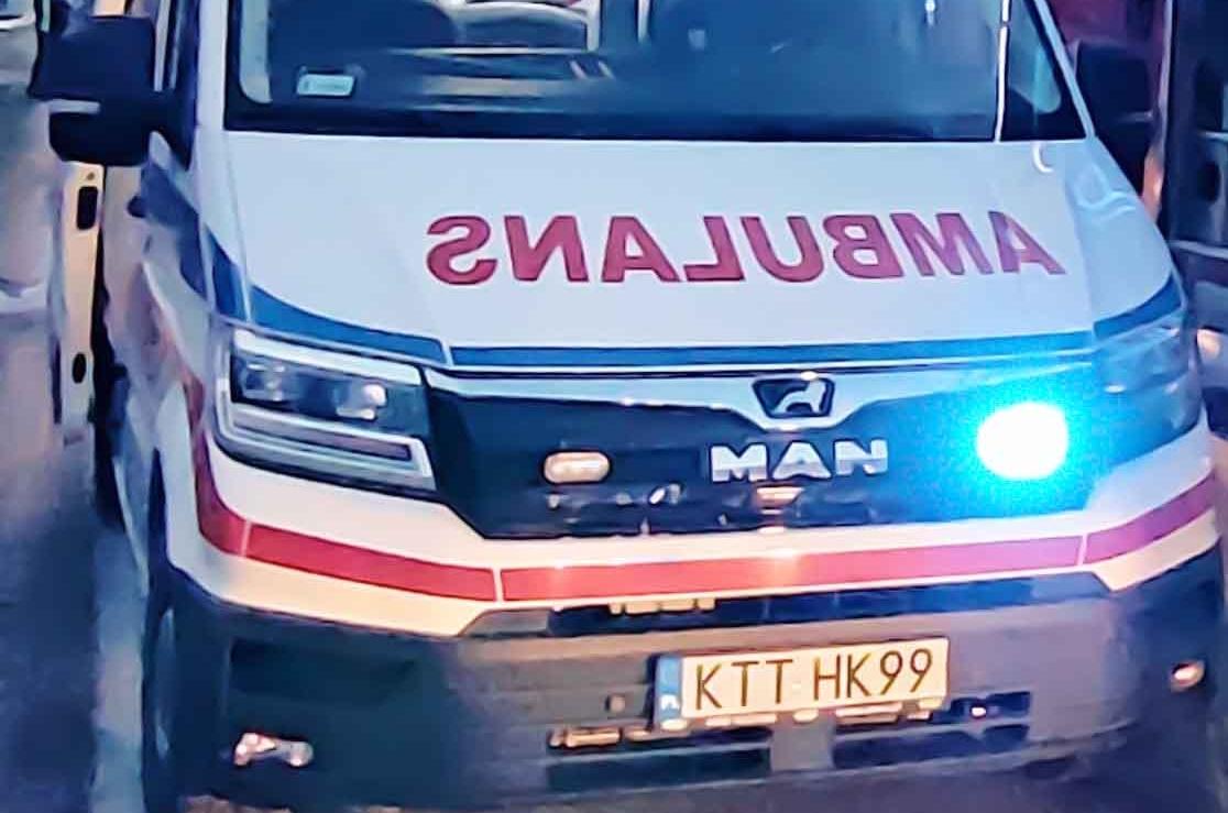 Służby pojechały na pomoc kobiecie dźgniętej nożem