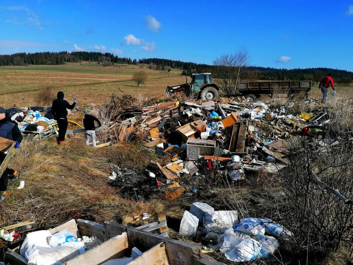 Posprzątali dzikie wysypisko (zdjęcia)