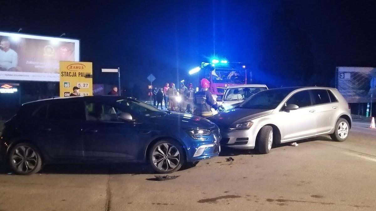 Poszkodowani podczas zderzenia trzech samochodów na zakopiance (zdjęcia)