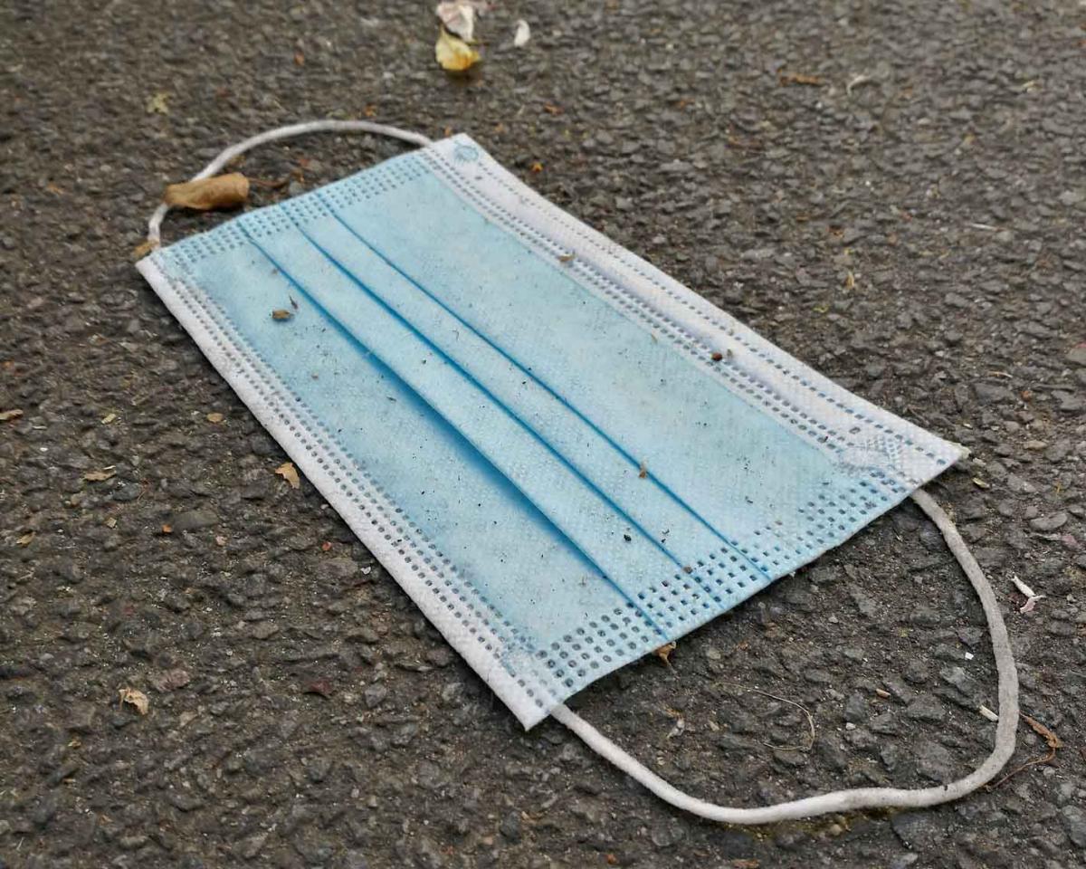 Przez brak maseczek wpadli w ręce policji - byli poszukiwani