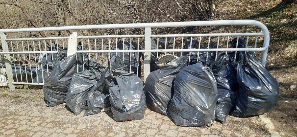 Posprzątali brzeg Czarnego Dunajca (zdjęcia)