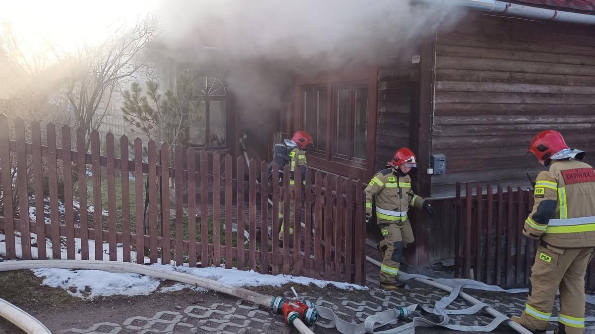 Pożar w drewnianym domu w Zakopanem - poparzona właścicielka (zdjęcia)