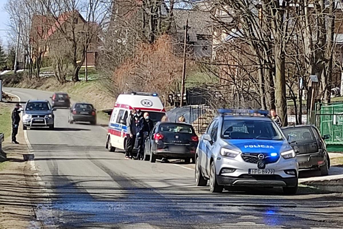 Potrącenie kobiety przez samochód osobowy