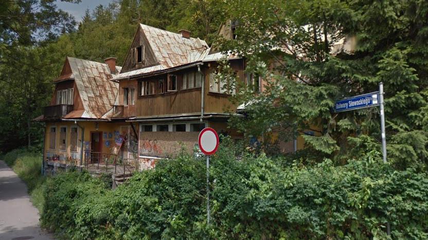 Bezdomny rozpalił ognisko w pustostanie - interweniowali strażacy - mogło dojść do kolejnej tragedii po Tatrami