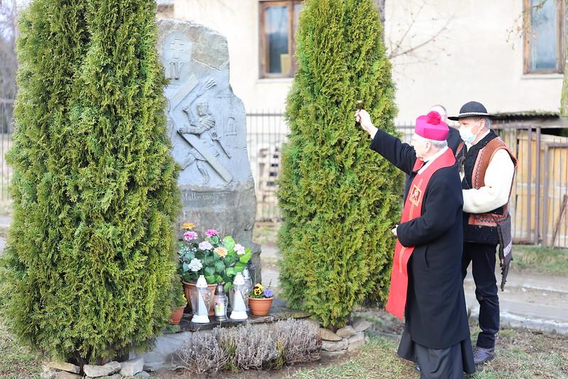 Abp Marek Jędraszewski poświęcił Drogę Krzyżową w Spytkowicach (zdjęcia)
