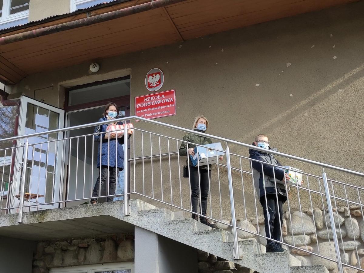 Podczerwone i Koniówka wspierają Kuchnię św. Brata Alberta w Zakopanem - finał wielkanocnej zbiórki żywności (zdjęcia)