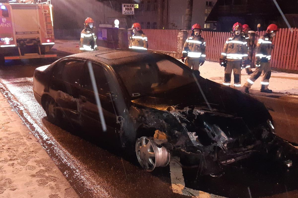 Po pijaku staranował lexusem ogrodzenie i zbiegł z miejsca zdarzenia (zdjęcia)
